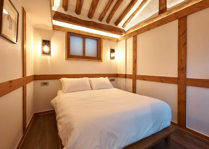 Luxury Hanok Heritage Courtyard Villa Séoul
