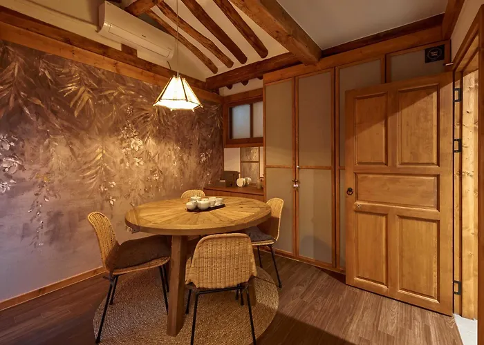 Luxury Hanok Heritage Courtyard Séoul